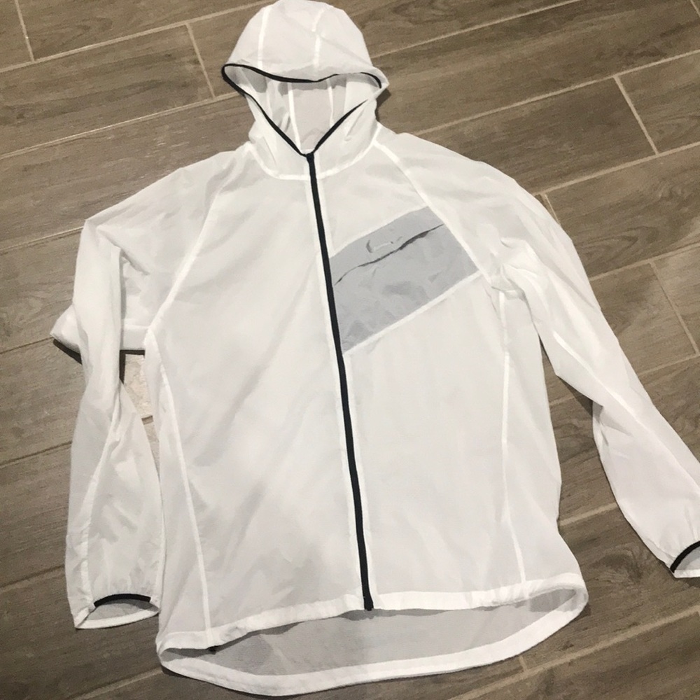 NIKE RUNNING WHITE LIGHTWEIGHT JACKET LARGE